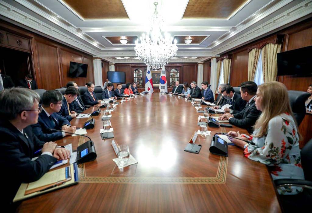 Panama and South Korea call for strengthening bilateral cooperation (+ photo)