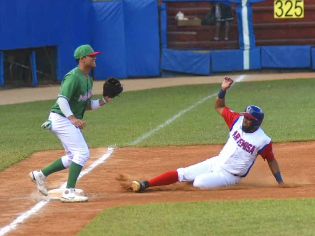 estrellas-de-cuba-primer-finalista-en-lid-beisbolera