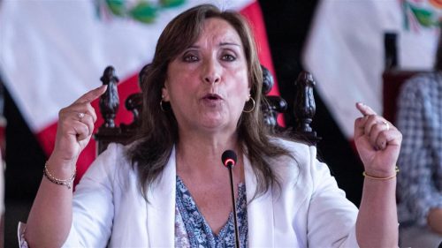 persisten-criticas-a-presidenta-por-declararse-madre-de-los-peruanos