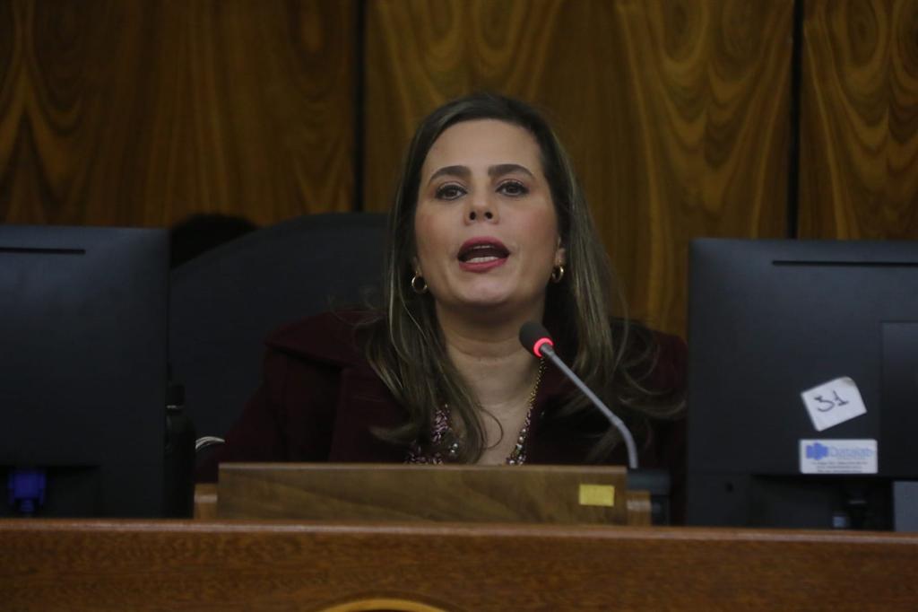 exsenadora-paraguaya-impugna-autoritarismo-que-causo-su-expulsion
