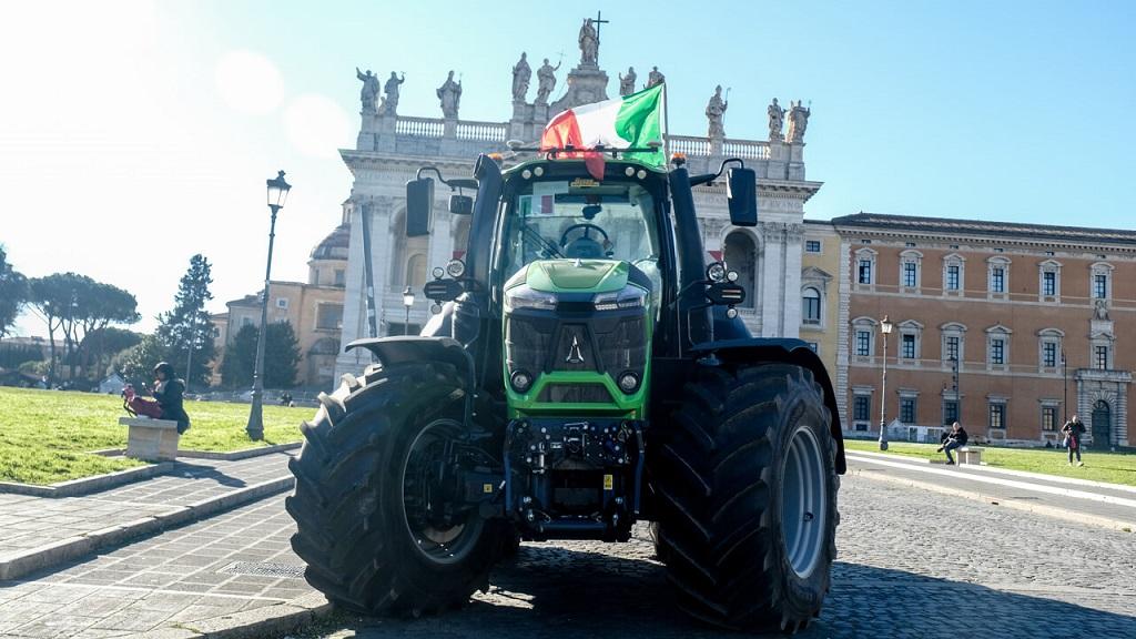  agricultores-italianos-reclaman-derechos-con-nuevas-protestas-en-roma