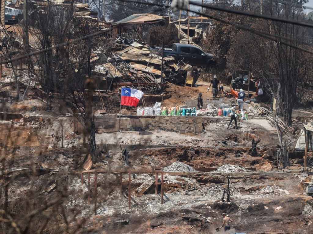 Comienza entrega de bonos a damnificados por incendios en Chile (+Foto ...