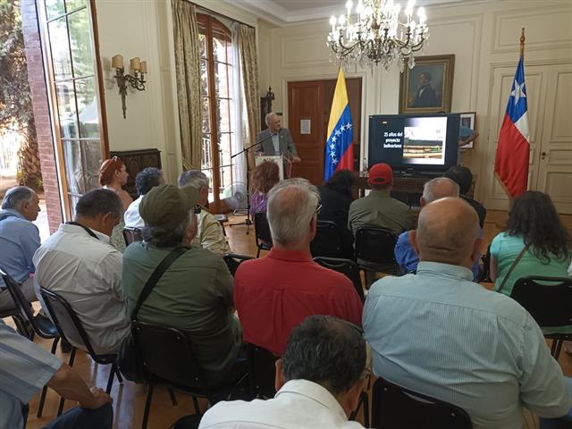  recuerdan-en-chile-aniversario-xxv-de-la-revolucion-bolivariana