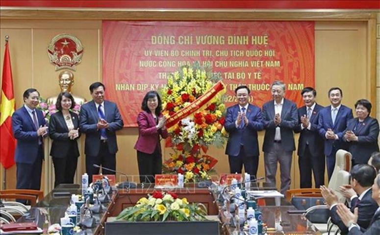 Ha sottolineato l’importanza di investire nella sanità in Vietnam
