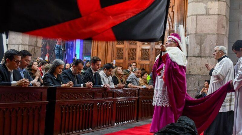 arrastre-de-caudas-ritual-catolico-unico-que-se-realiza-en-ecuador