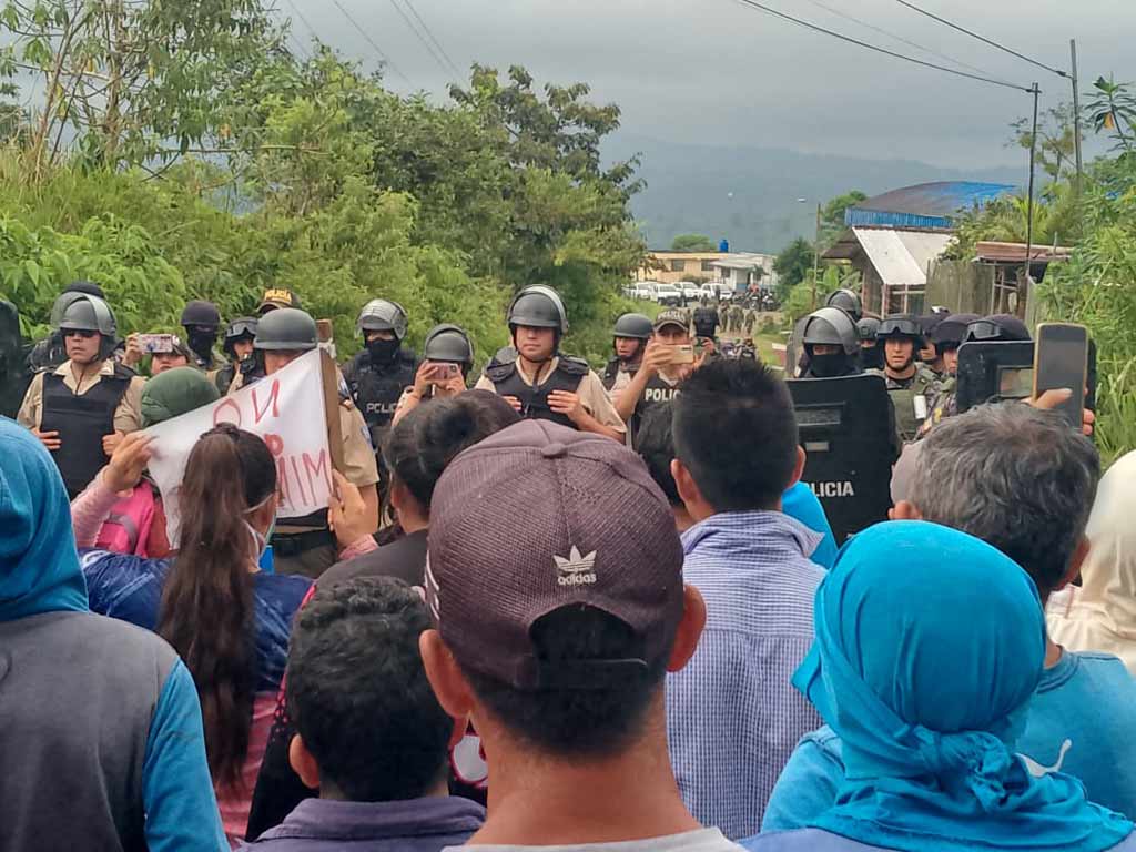 About 20 injured in clashes against a mining project in Ecuador (+ photo + blog post)