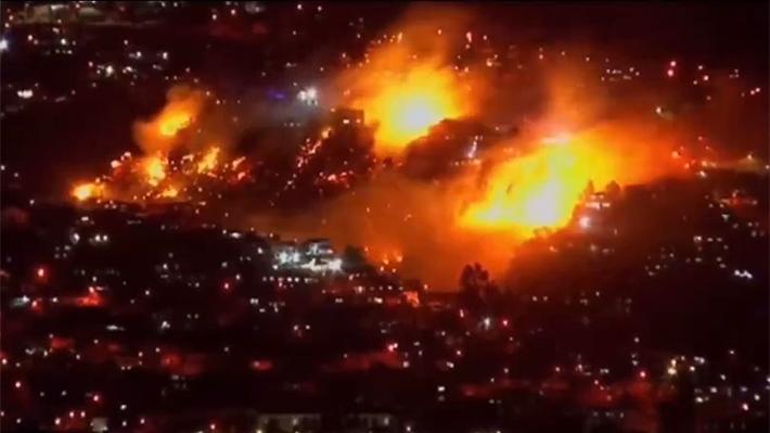 activan-alerta-roja-en-ciudad-chilena-de-valparaiso-por-incendios