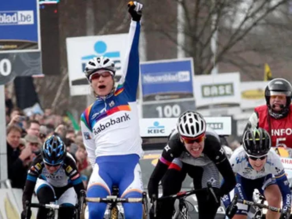 neerlandesa-vos-conquista-clasica-ciclista-a-traves-de-flandes