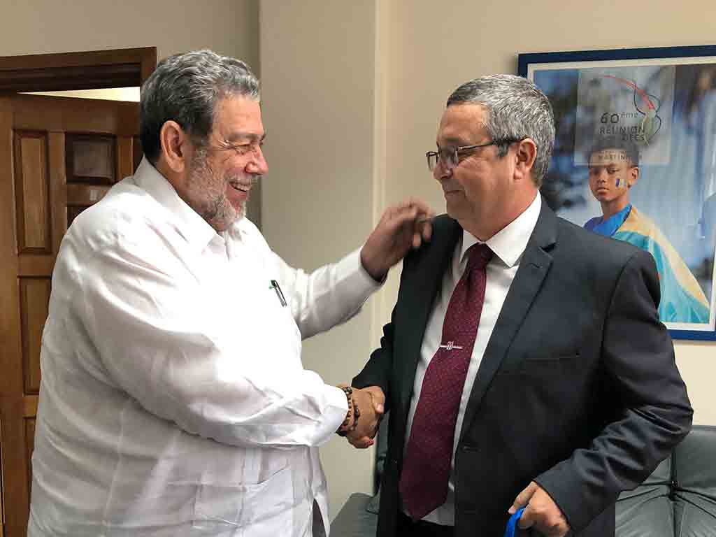 primer-ministro-sanvicentino-destaca-lazos-de-amistad-con-cuba