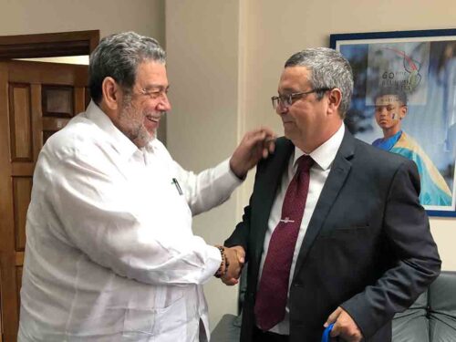 primer-ministro-sanvicentino-destaca-lazos-de-amistad-con-cuba