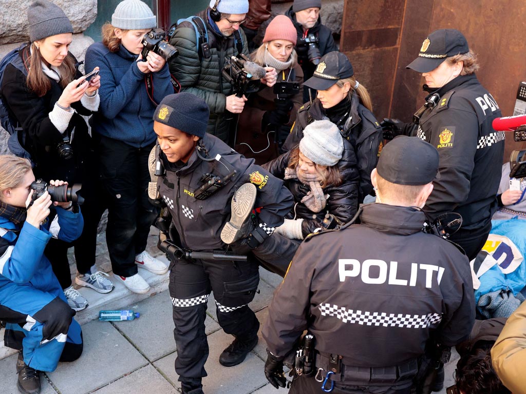 desalojan-del-parlamento-de-suecia-a-manifestantes-ecologistas
