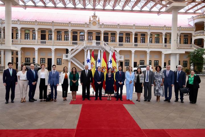 catalogan-de-historica-la-visita-a-panama-del-canciller-espanol