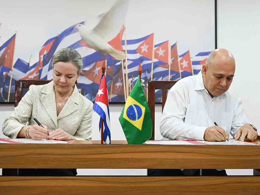 recibe-diaz-canel-a-gleisi-hoffmann-presidenta-del-pt-brasil