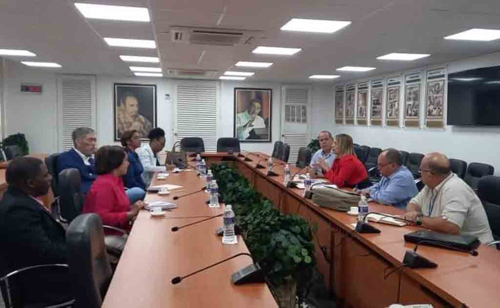 delegacion-del-movimiento-izquierda-unida-dominicana-visita-cuba