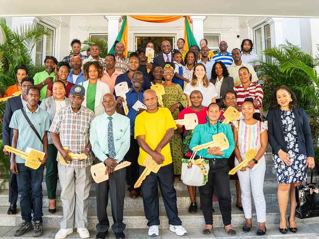 primer-ministro-de-dominica-entrega-viviendas-a-personas-vulnerables