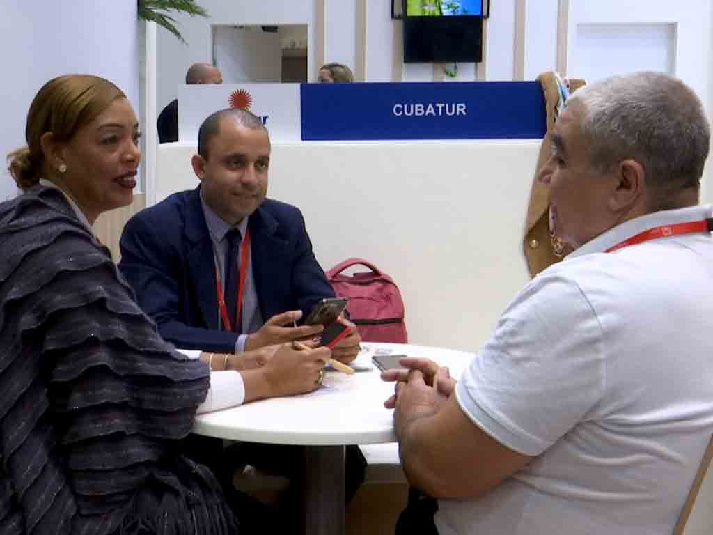 aviacion-de-cuba-consolida-nexos-en-feria-del-turismo-de-rusia