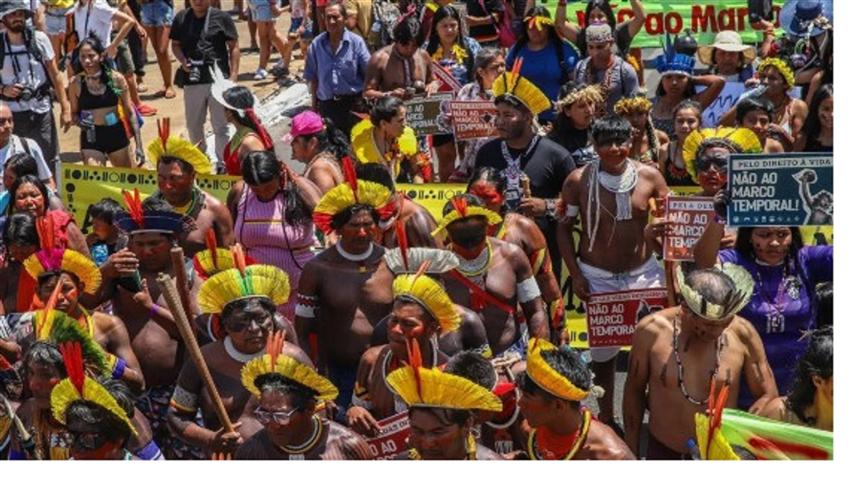 indigenas-de-brasil-presionan-contra-tesis-para-demarcar-sus-tierras
