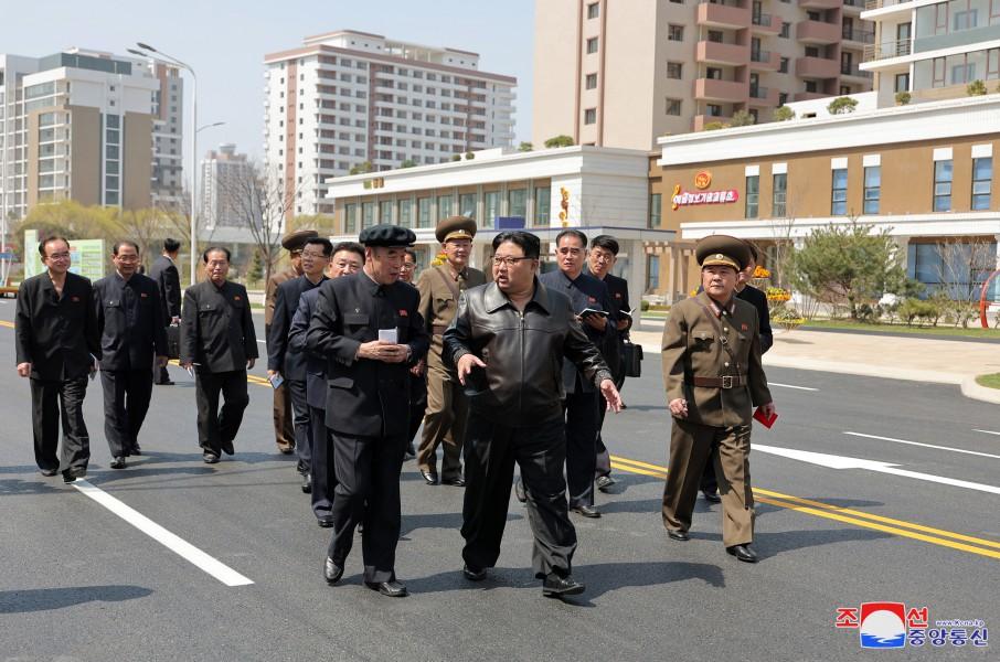 recorre-lider-de-rpdc-nueva-zona-de-viviendas-en-pyongyang