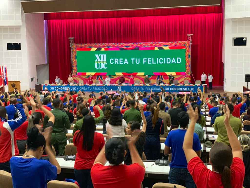  Díaz-Canel leads closing of communist youth congress