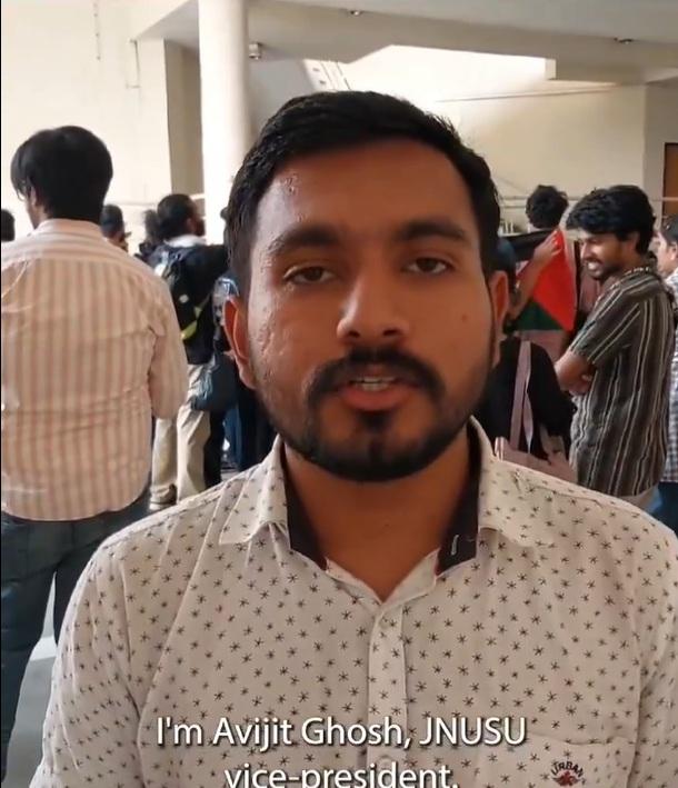 impiden-universitarios-de-india-evento-con-embajador-de-eeuu