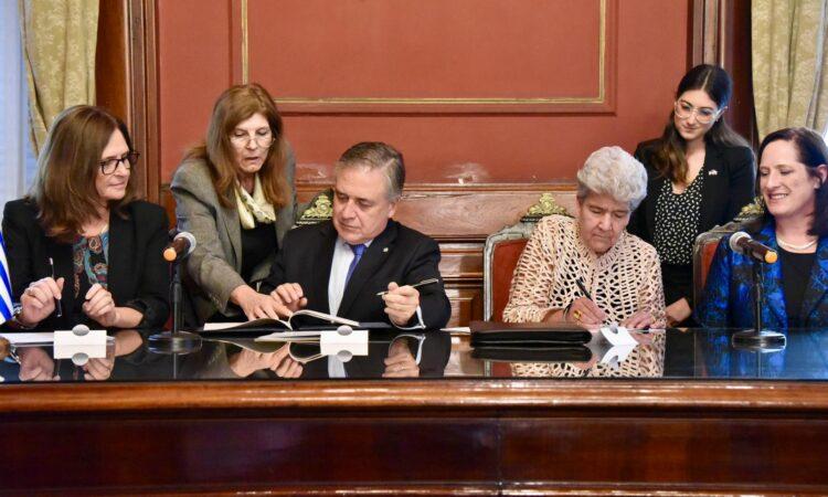 uruguay-y-eeuu-sellan-acuerdo-para-desarrollo-de-tecnologias