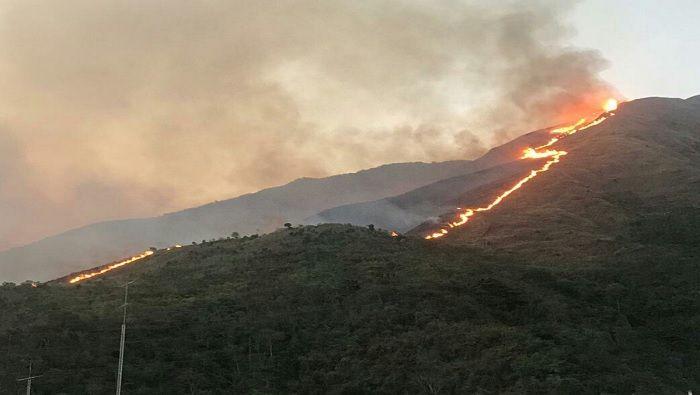 bajo-control-incendio-forestal-en-occidente-cubano