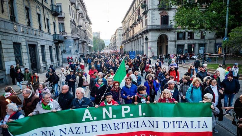 fiestas-y-manifestaciones-en-italia-por-el-dia-de-la-liberacion