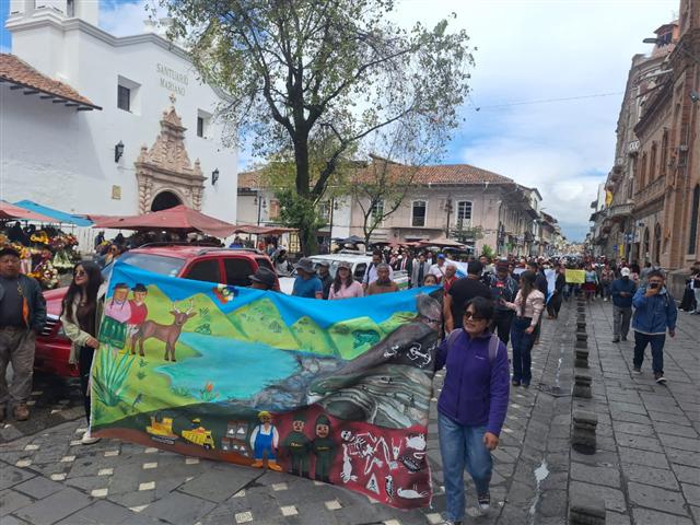 marchan-contra-la-mineria-en-provincia-de-ecuador