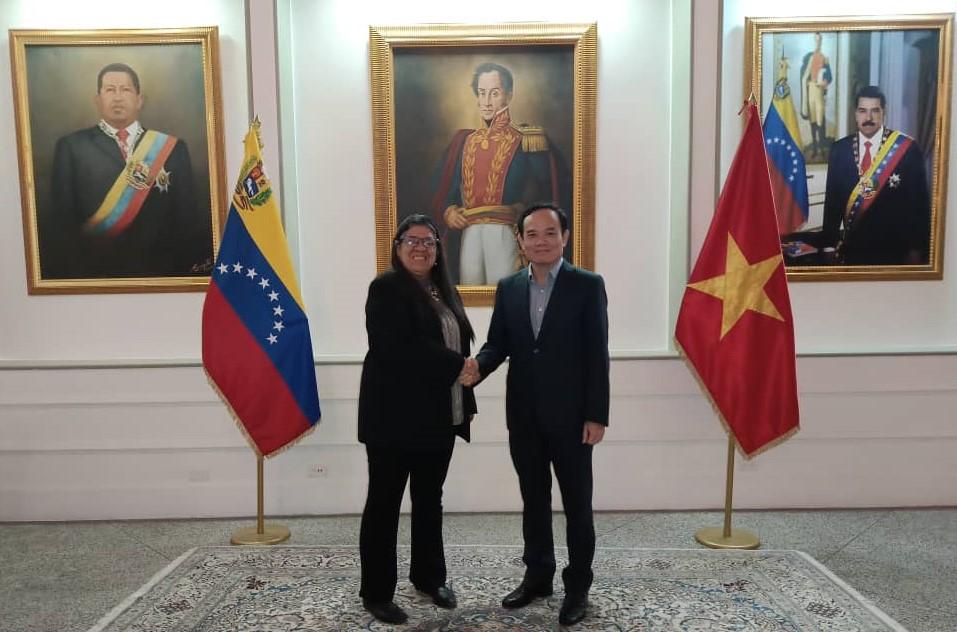 viceprimer-ministro-de-vietnam-llego-en-visita-oficial-a-venezuela