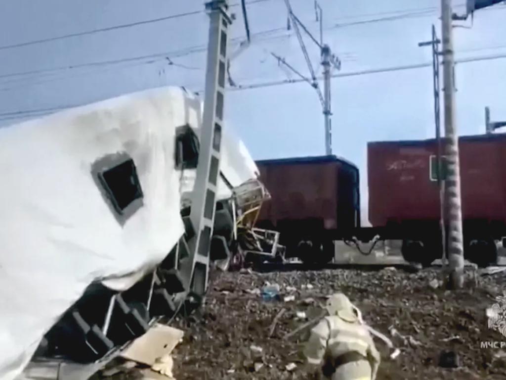 ocho-muertos-por-colision-de-tren-y-autobus-en-rusia