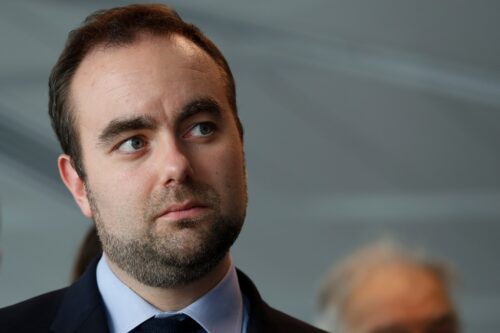 primer-ministro-frances-dimitente-cree-en-un-pronto-sustituto