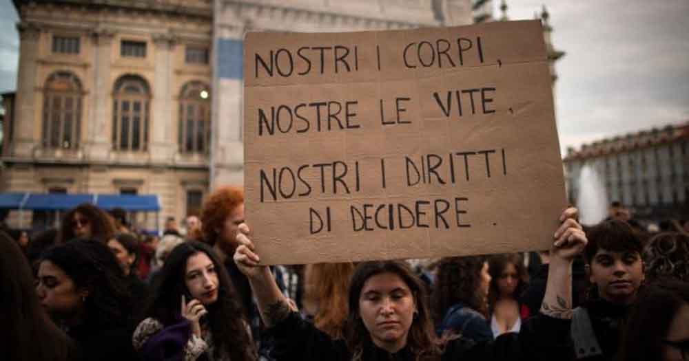 L’opposizione italiana mette in discussione la nuova legge che sostiene i gruppi anti-aborto