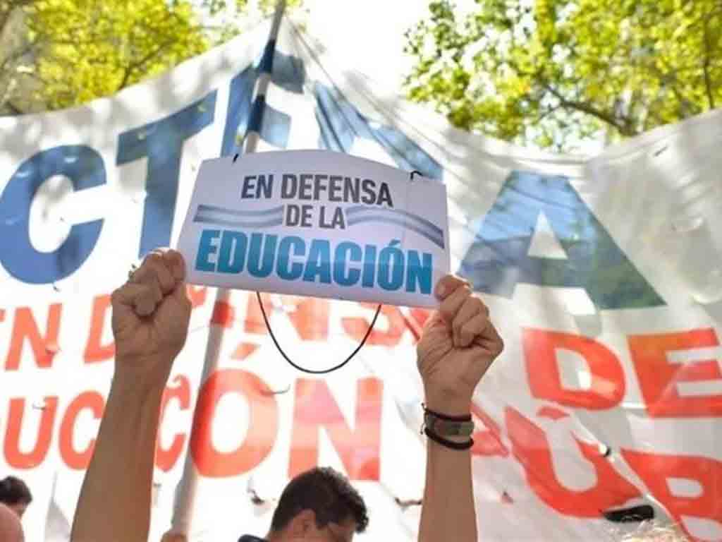 chilenos-contra-los-recortes-en-universidades-publicas-argentinas