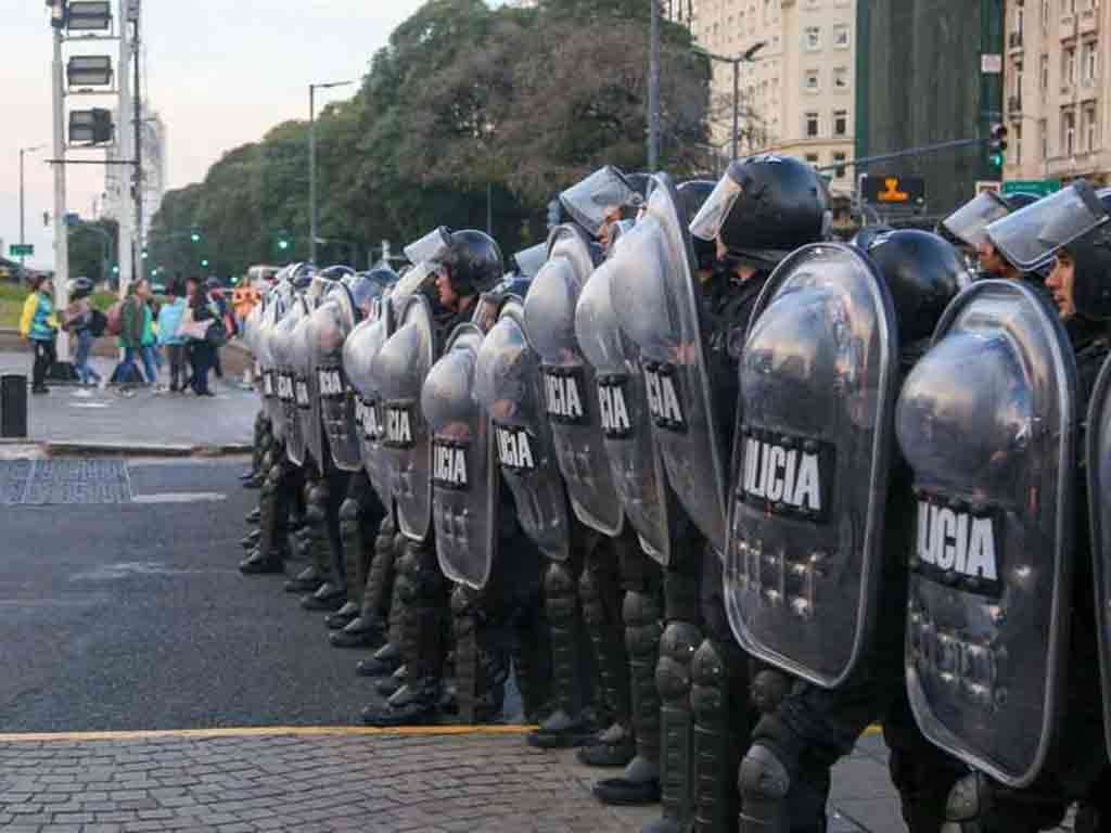condenan-envio-de-efectivos-armados-a-asambleas-en-argentina