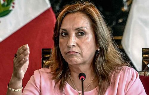 bancada-opositora-reune-firmas-para-destituir-a-presidenta-de-peru