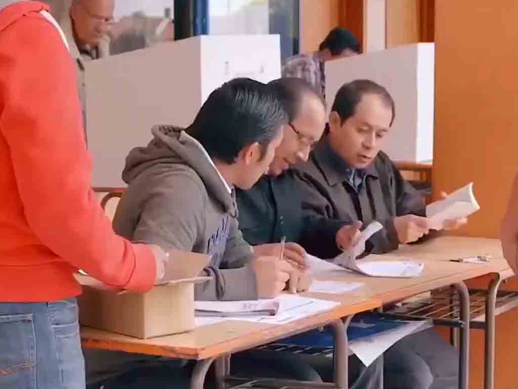cierran-colegios-electorales-en-ecuador