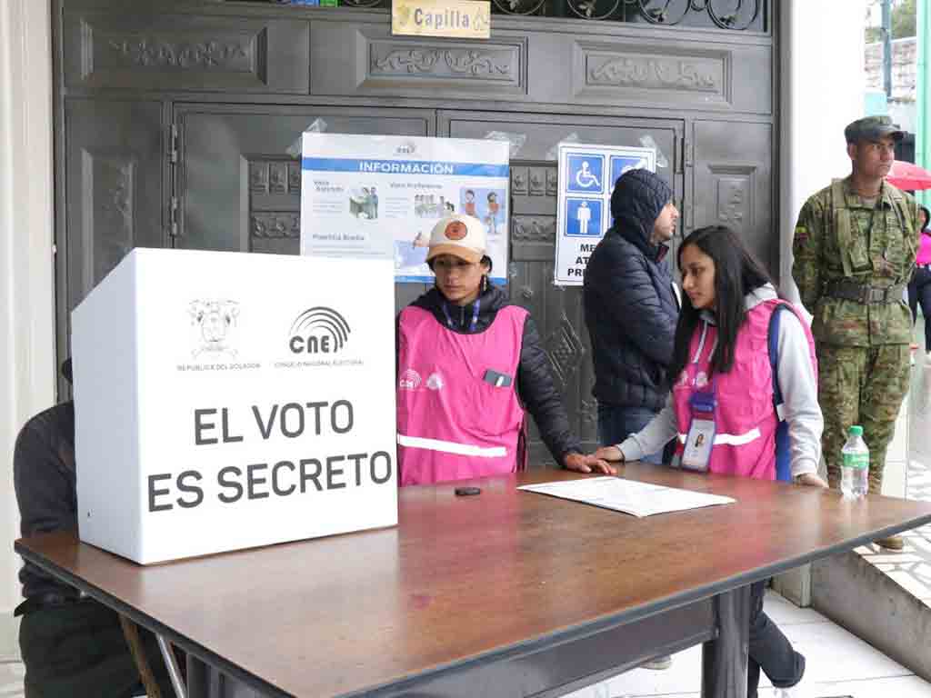 jornada-electoral-concluye-con-72-por-ciento-del-voto-en-ecuador