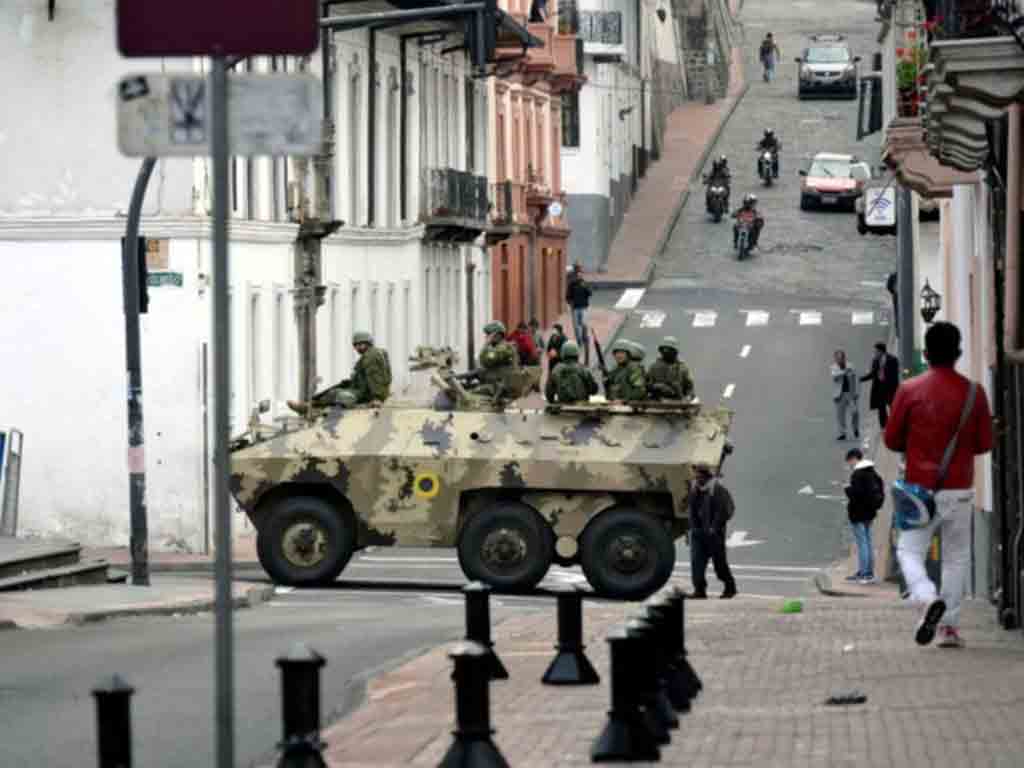 militares-continuaran-desplegados-en-calles-de-ecuador
