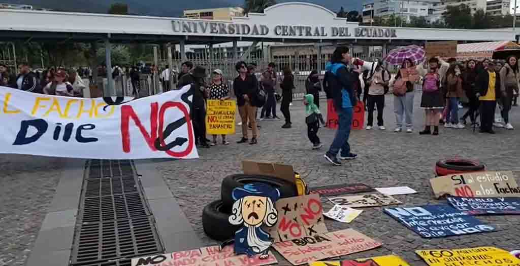 universitarios-protestan-contra-consulta-popular-en-ecuador