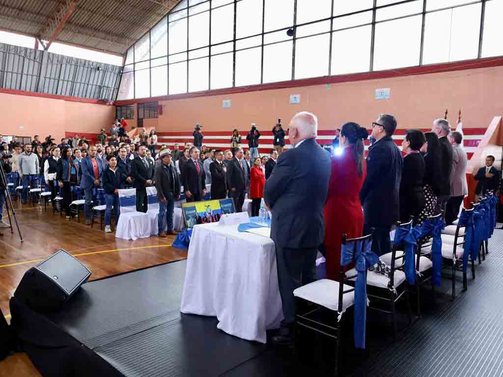 inicia-votacion-de-consulta-popular-para-ecuatorianos-en-el-exterior