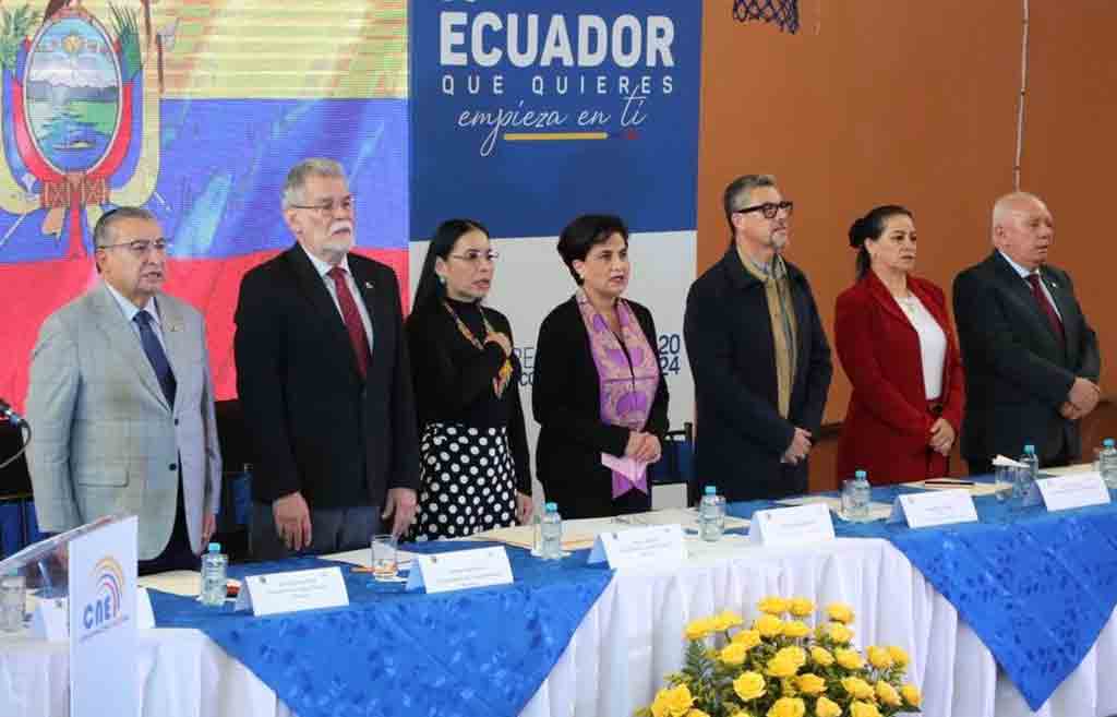 inicia-votacion-de-consulta-popular-para-ecuatorianos-en-el-exterior