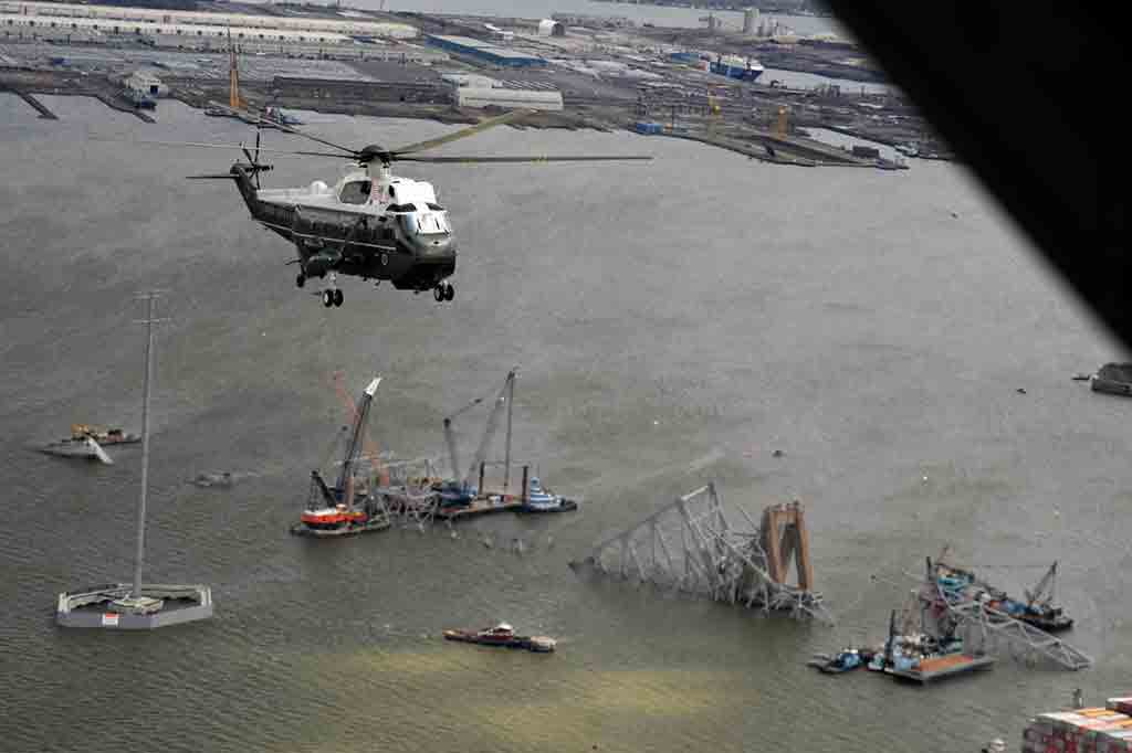 biden-sobrevolo-en-helicoptero-area-donde-colapso-puente-en-baltimore