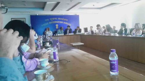 tema-elecciones-en-encuentro-con-prensa-extranjera-en-india