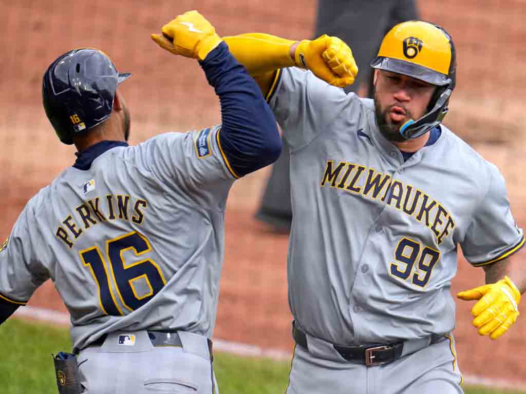 milwaukee-empata-duelo-particular-en-beisbol-de-eeuu