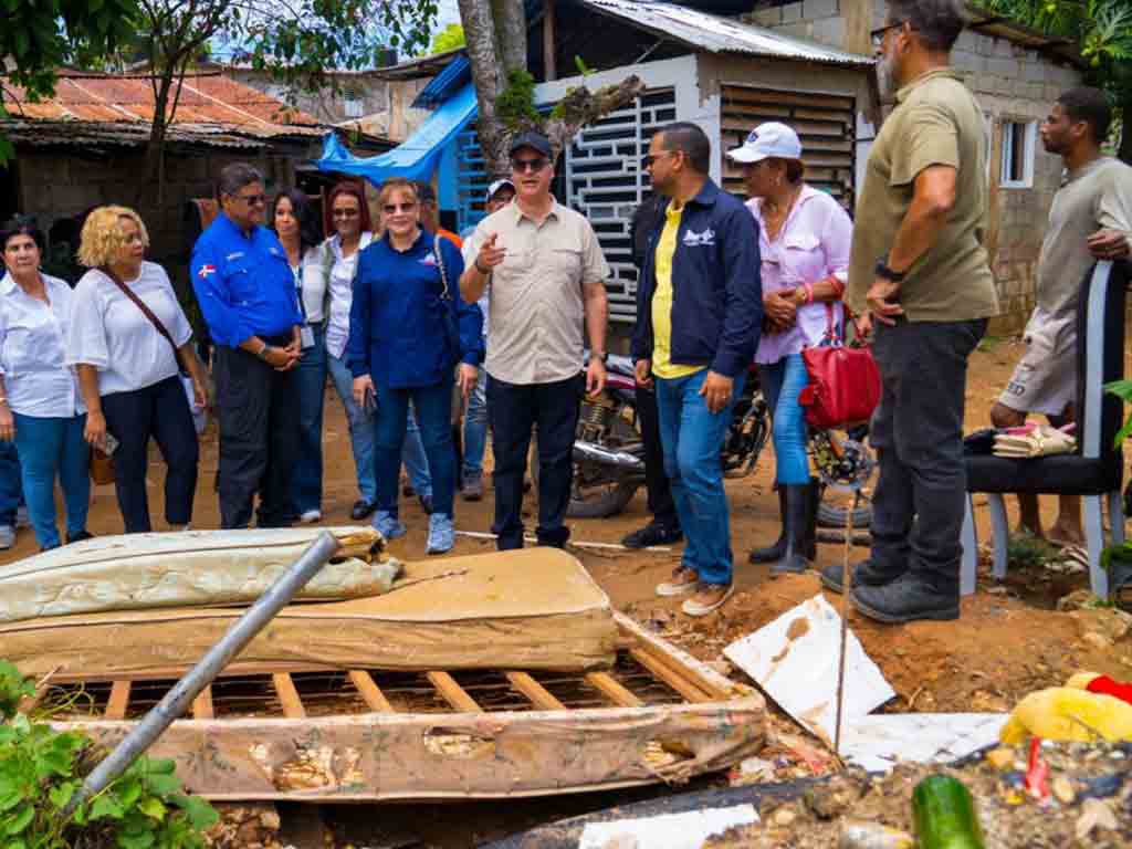 comienza-a-llegar-ayuda-a-damnificados-por-lluvias-en-dominicana