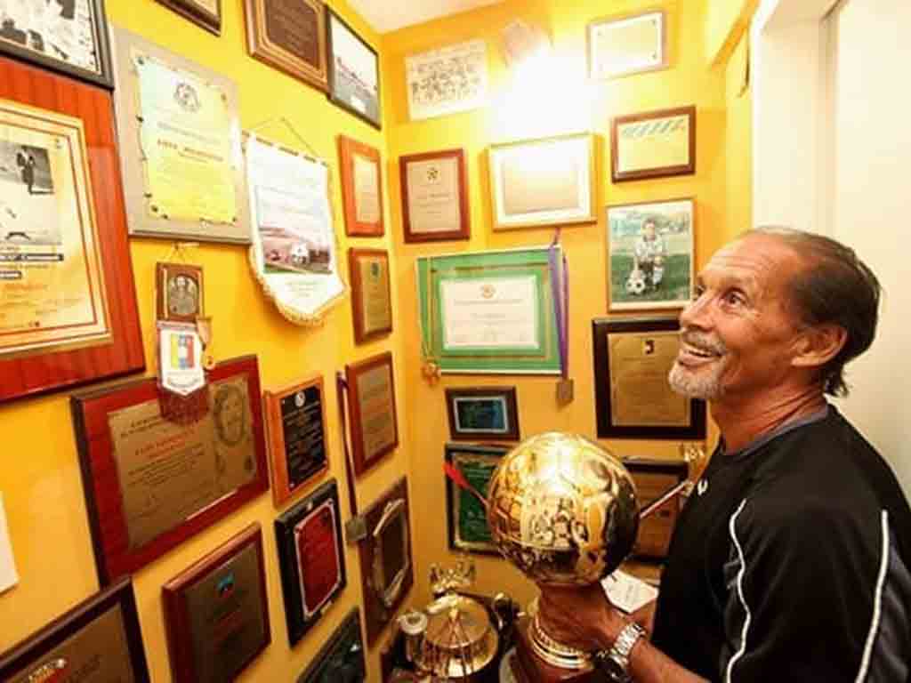 presidente-de-venezuela-rindio-tributo-al-exfutbolista-luis-mendoza