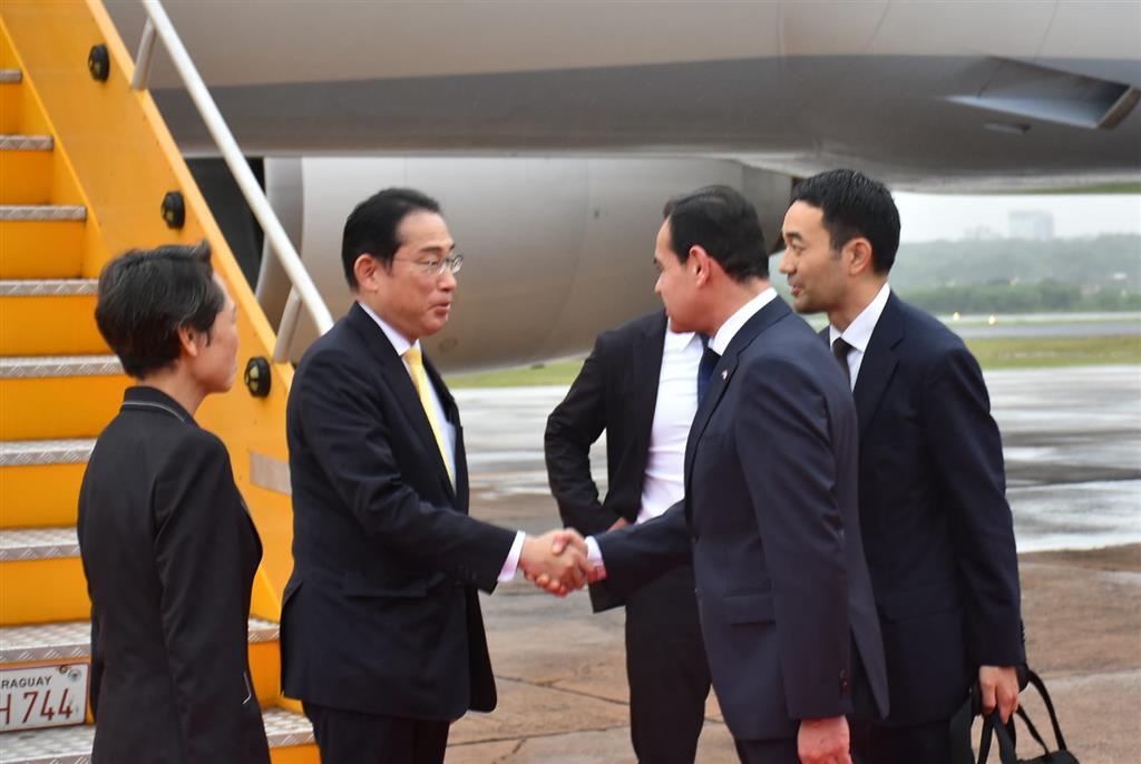 primer-ministro-de-japon-llego-a-paraguay-para-afianzar-nexos-comunes