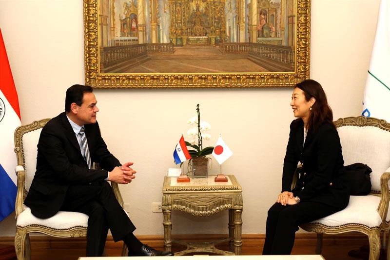 primer-ministro-de-japon-llego-a-paraguay-para-afianzar-nexos-comunes