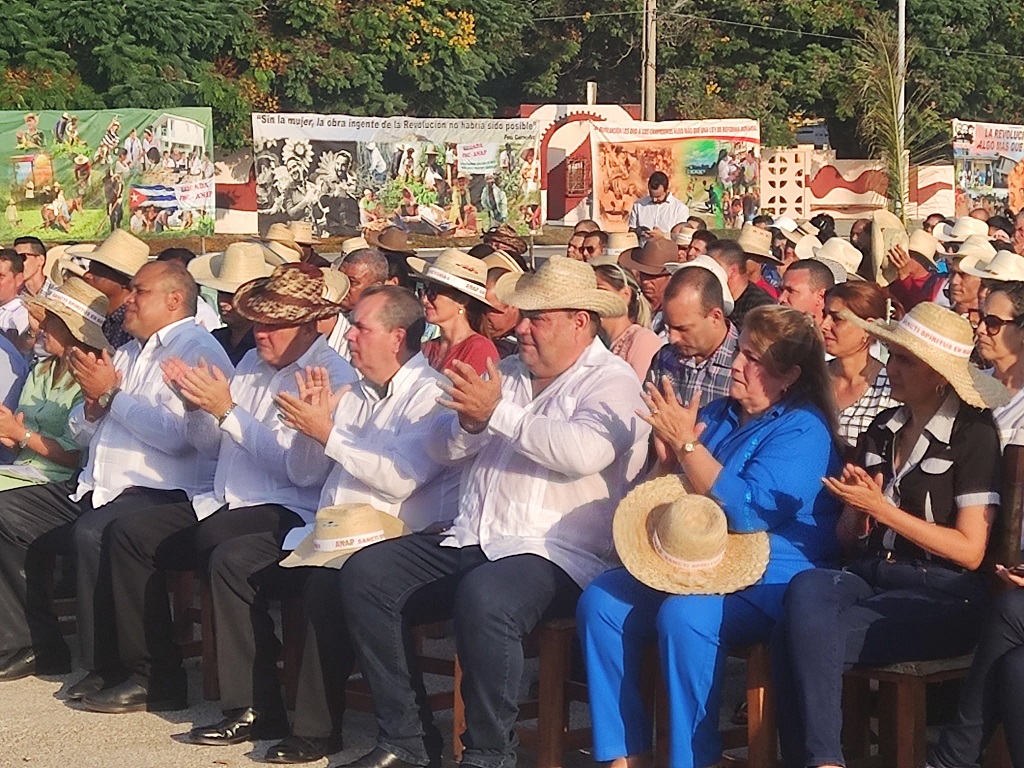 Celebran en provincia de Cuba acto nacional por el Día del Campesino ...