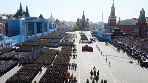 nueve-mil-personas-participaron-en-desfile-por-dia-de-la-victoria